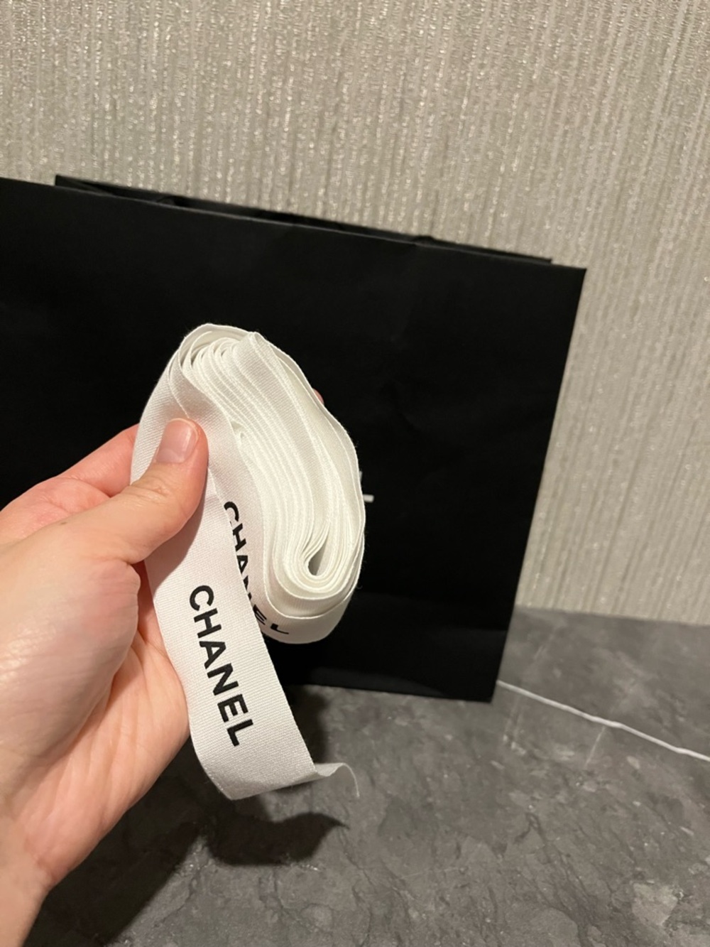 CHANEL shopping bag + ribbon bundle - Picture 2 of 2